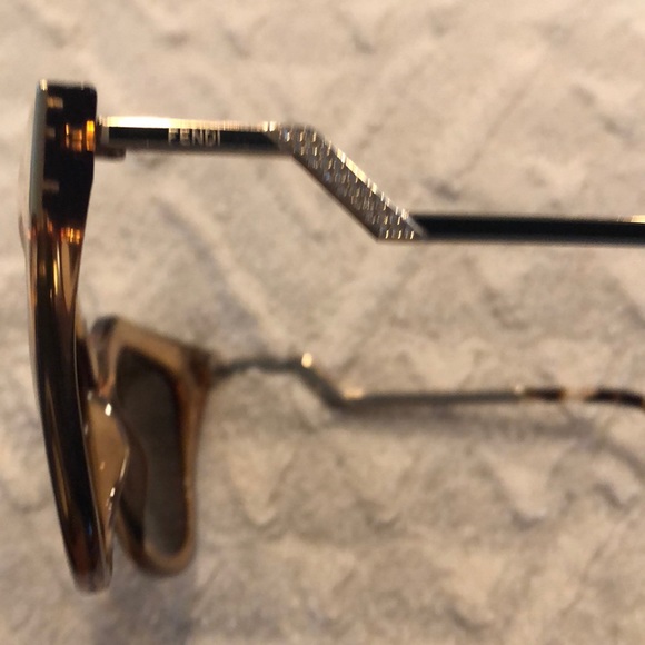 Fendi Structured Cateye Sunglasses 0060/S